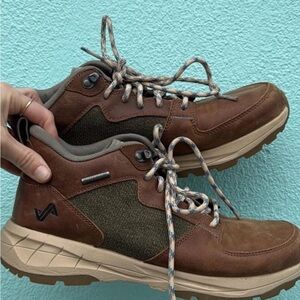 Brown Lace-Up Women's Hiking Boots - Comfortable Outdoor Trail Shoes